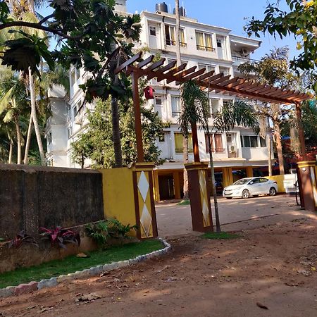Luxury 2Bhk Apartment Near Calangute Baga Beach With Pool Luaran gambar